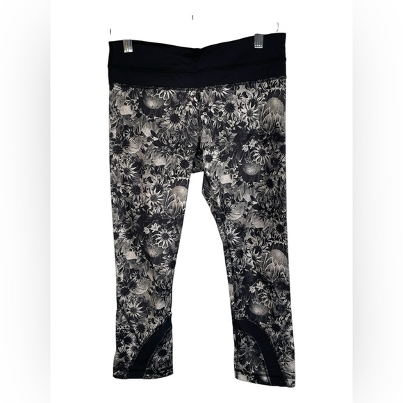 Lululemon Up The Pace Crop Flowabunga Black Angel Wing / Black / Angel Wing Sz 6 - Picture 4 of 11
